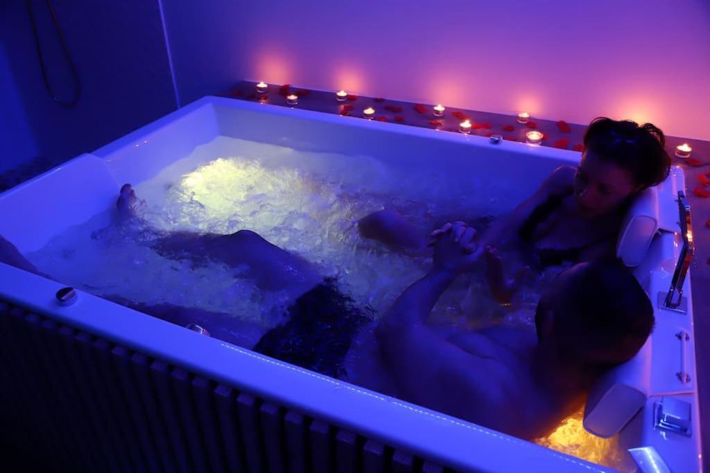 Love Room Unique - Sauna / Jacuzzi Charleville-Mezieres Ngoại thất bức ảnh